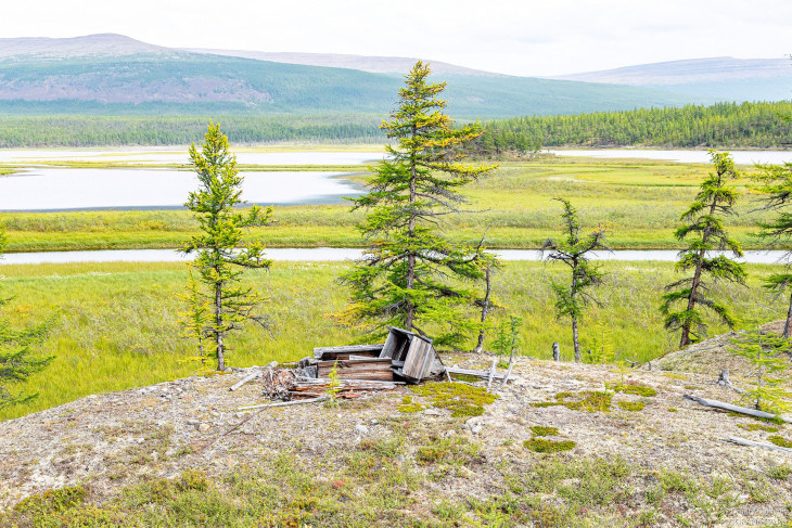 Остатки часовни на озере Аян