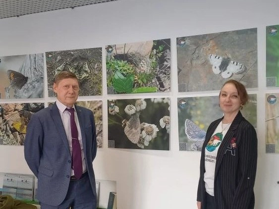 Офис заповедников Таймыра. выставка Пархающие цветы. на фото К.Ю.Водянов и И.С.Месропян
