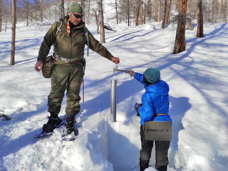 Измерение плотности и влагосодержания снега