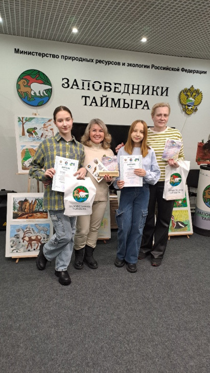 Гирнык Евгения (I место) и Колтунова Валентиа (III место)_конкурс Арктические сфинксы и парусник Феб_КДТ Кисточки